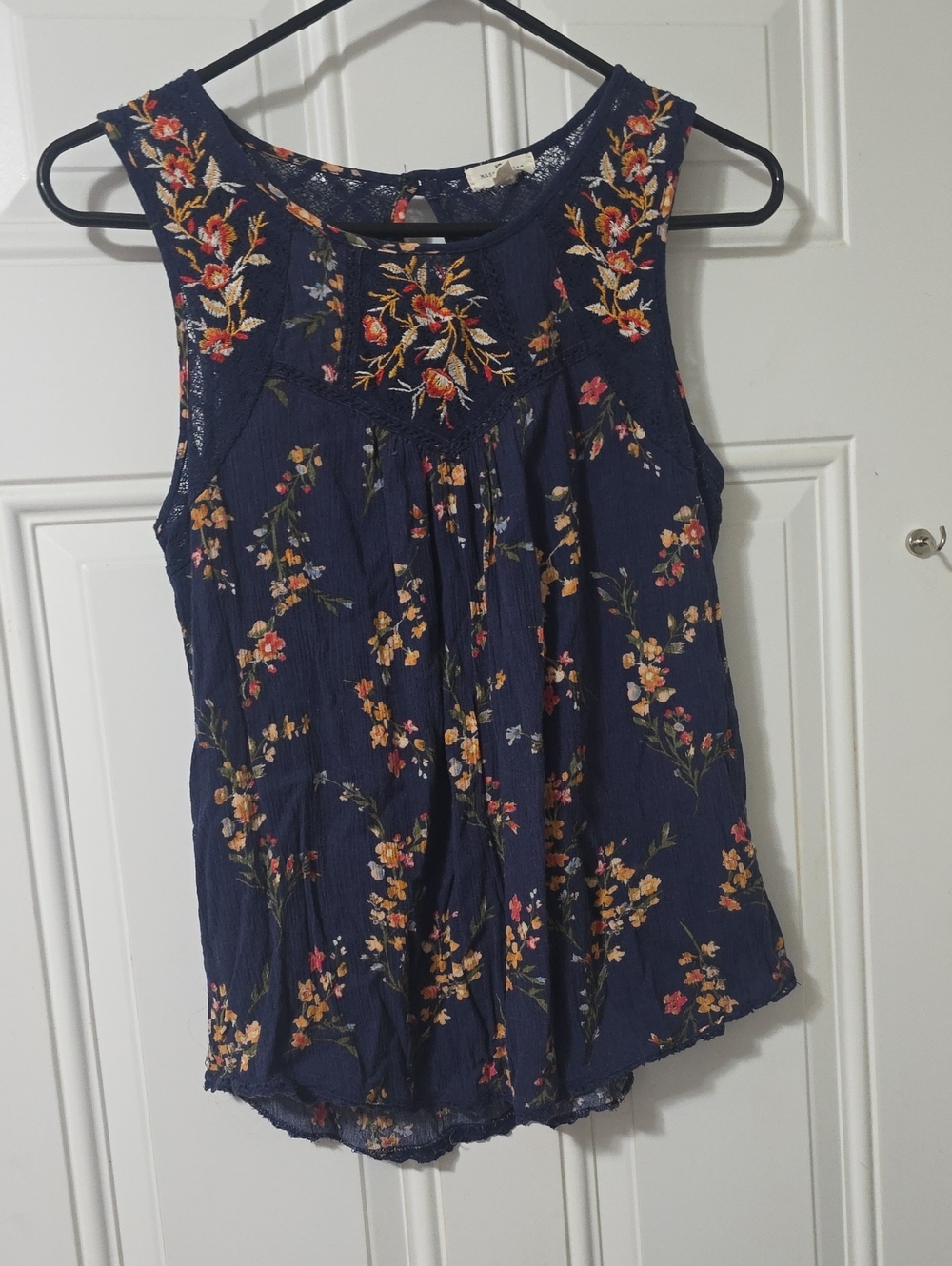 Mason & Belle Women's Navy Floral Sleeveless Embroidered Tank Top
